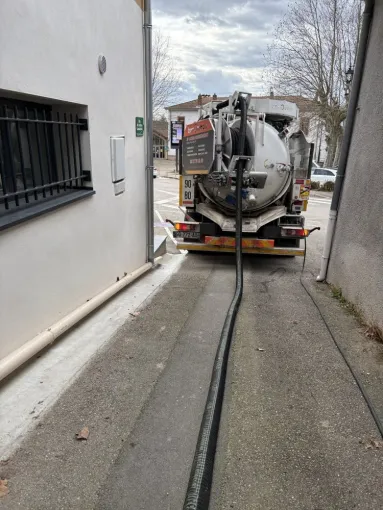 Nettoyage d un puits perdu à Oytier Saint Oblas, Vaulx-Milieu, JP ASSAINISSEMENT