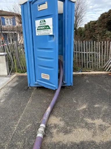 Nettoyage d un wc de chantier à Genas, Vaulx-Milieu, JP ASSAINISSEMENT