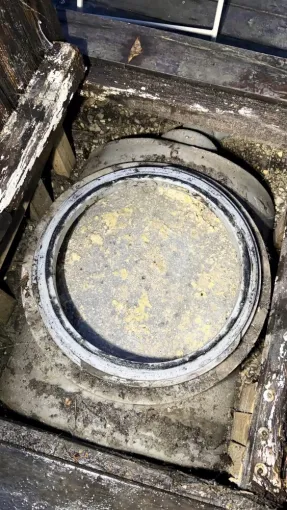 Vidange d un bac a graisse dans un restaurant pour entretien à Bonnefamille, Vaulx-Milieu, JP ASSAINISSEMENT