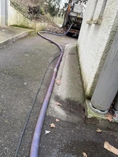 Vidange et nettoyage d un bac a graisse de restaurant à Bourgoin Jallieu, Vaulx-Milieu, JP ASSAINISSEMENT