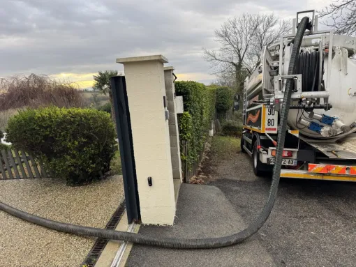 Vidange et nettoyage d une fosse toutes eaux pour entretien à Charantonnay, Vaulx-Milieu, JP ASSAINISSEMENT