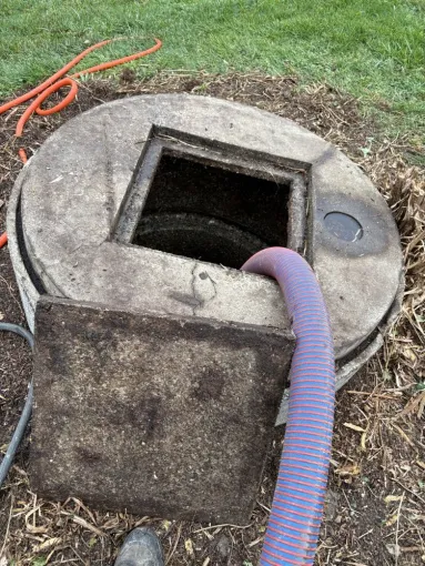Vidange et nettoyage d un puits perdu pour entretien à Savas Mépin, Vaulx-Milieu, JP ASSAINISSEMENT
