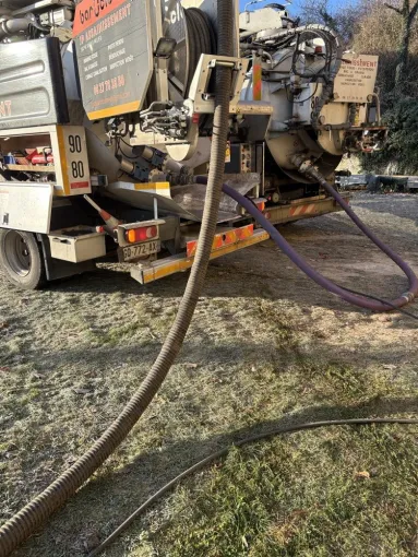 Vidange et nettoyage de 2 fosses toutes eaux pour entretien à Vaulx milieu, Vaulx-Milieu, JP ASSAINISSEMENT