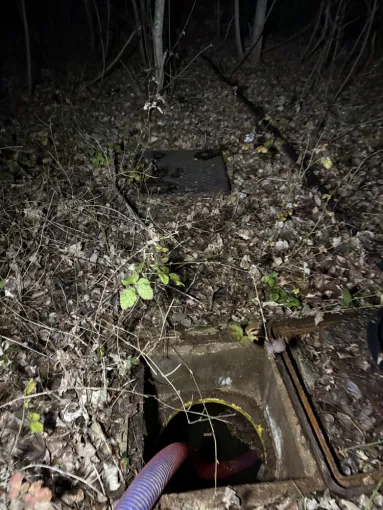 vidange et nettoyage d une fosse toutes eaux dans une entreprise à Saint Bonnet de Mure