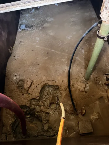 pompage nettoyage d une rétention de captage de source à Saint Marcel Bel Accueil