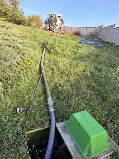 vidange et nettoyage d une micro station tricel à Beauvoir de Marc