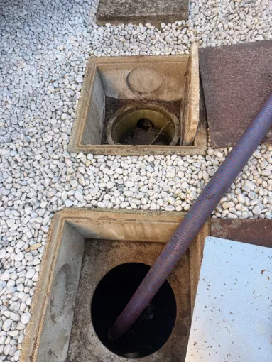 vidange et nettoyage de 2 fosses toutes eaux dans une entreprise à Diemoz