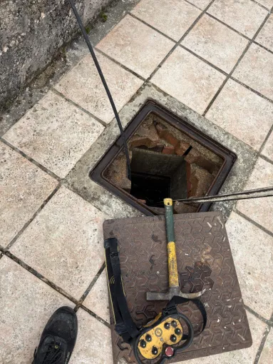 curage et inspection vidéo sur un branchement eu à Meyssiez