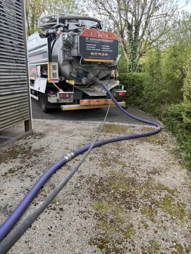vidange et nettoyage d une fosse septique pour entretien à Saint Alban de Roche