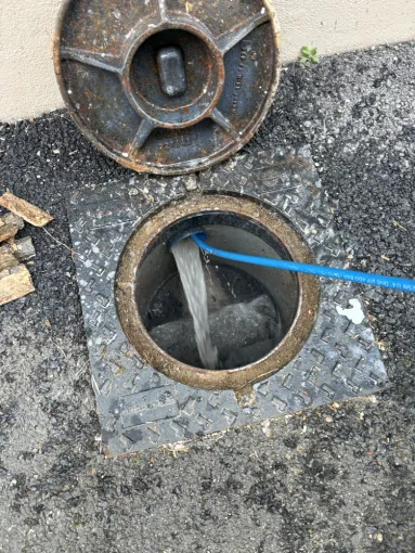 débouchage canalisation wc et détartrage avec buse rotative dans un commerce à Bourgoin Jallieu