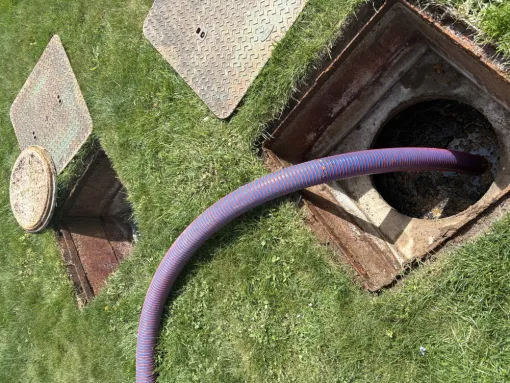 groupement de 4 voisins pour la vidange de 4 fosses toutes eaux pour raccordement à l égout à Four