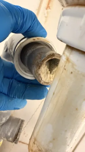 détartrage canalisation urinoir dans une entreprise de transport à Valencin