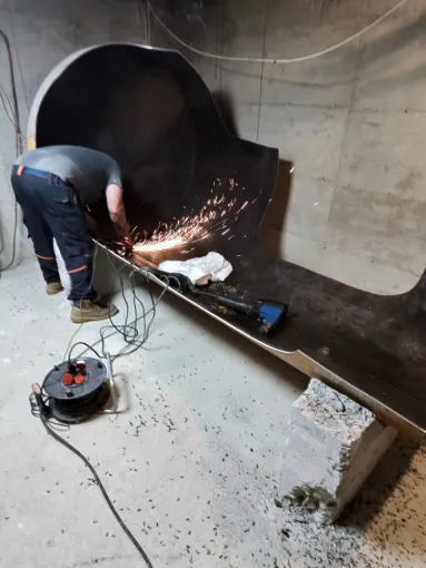 dégazage et découpe d une cuve à Fuel acier à Saint Alban de Roche