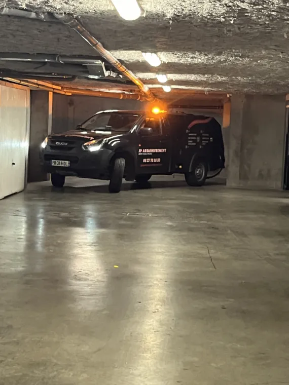 Entretien de copropriété en sous sol de bâtiment avec notre mini hydro à Tignieu, Vaulx-Milieu, JP ASSAINISSEMENT