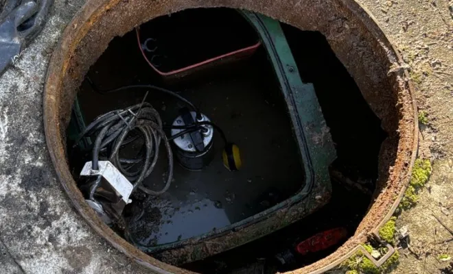 Nettoyage d une fosse de relevage à La Chapelle de la Tour, Vaulx-Milieu, JP ASSAINISSEMENT