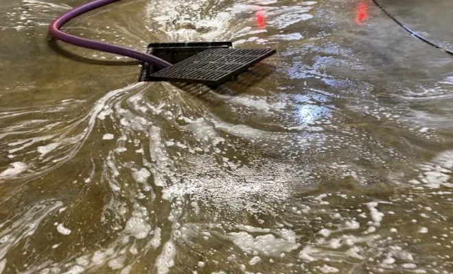 Nettoyage d un sous sol de bâtiment suite a des déversement huile dans les réseaux à Bourgoin Jallieu, Vaulx-Milieu, JP ASSAINISSEMENT