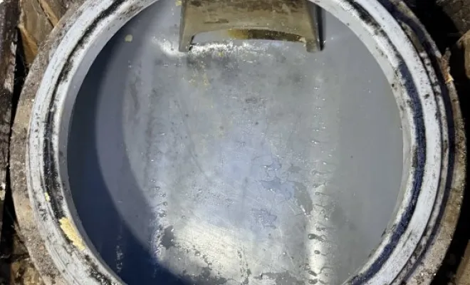 Vidange d un bac a graisse dans un restaurant pour entretien à Bonnefamille, Vaulx-Milieu, JP ASSAINISSEMENT