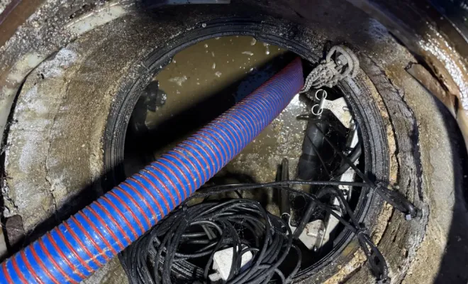 Vidange et nettoyage d une fosse de relevage pour entretien à Trept, Vaulx-Milieu, JP ASSAINISSEMENT