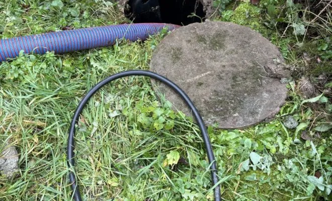 Vidange et nettoyage d une fosse toutes eaux pour entretien à Charantonnay, Vaulx-Milieu, JP ASSAINISSEMENT