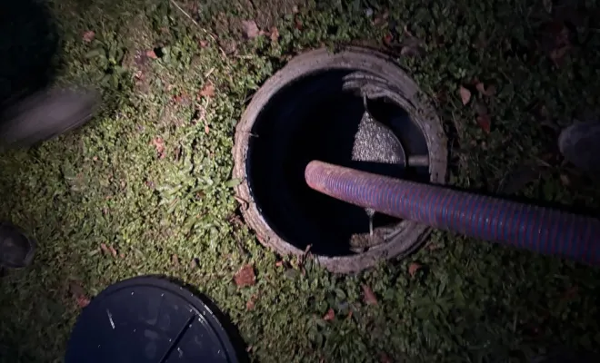 Vidange et nettoyage d une fosse toutes eaux pour entretien à les éparres, Vaulx-Milieu, JP ASSAINISSEMENT