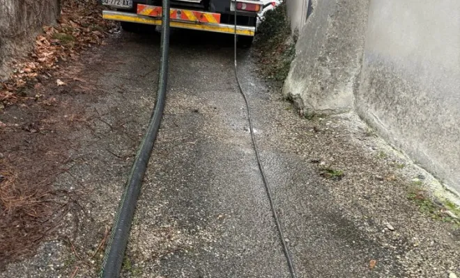 Vidange et nettoyage d une fosse toutes eaux pour entretien à Roche, Vaulx-Milieu, JP ASSAINISSEMENT