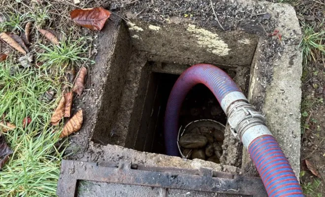 Vidange et nettoyage de 2 fosses toutes eaux pour entretien à Savas Mépin, Vaulx-Milieu, JP ASSAINISSEMENT