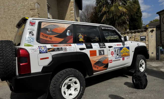 JP ASSAINISSEMENT soutient l'équipage 140 Blouses Blanches du Désert du rallye Aicha des gazelles 2026 