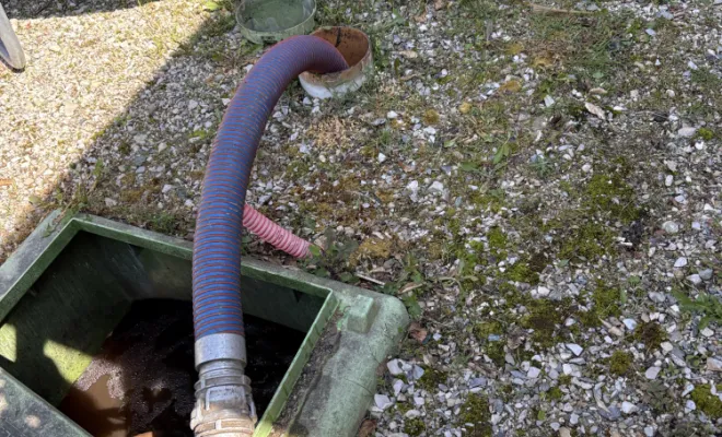 vidange et nettoyage d 'une micro station pour entretien à Biol