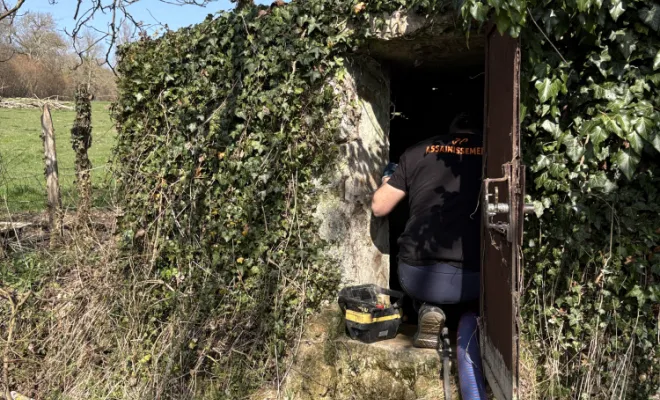 pompage nettoyage d une rétention de captage de source à Saint Marcel Bel Accueil