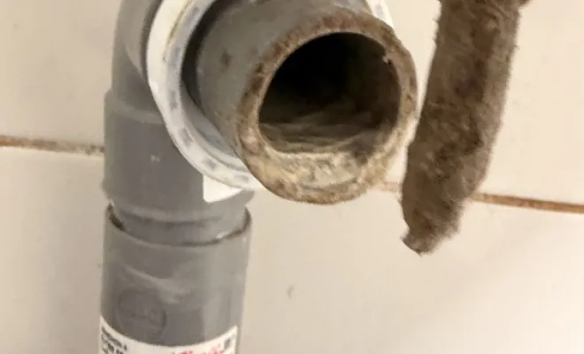 détartrage canalisation urinoir dans une entreprise de transport à Valencin