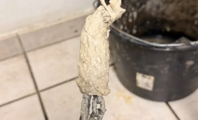 détartrage canalisation urinoir dans une entreprise de transport à Valencin