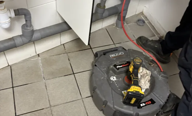 débouchage d urinoir dans une entreprise à Artas