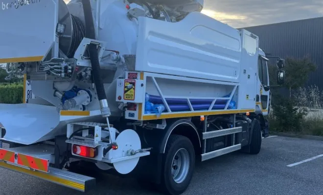 Curage d'une canalisation eaux pluviale dans une société à Chaponnay, Vaulx-Milieu, JP ASSAINISSEMENT