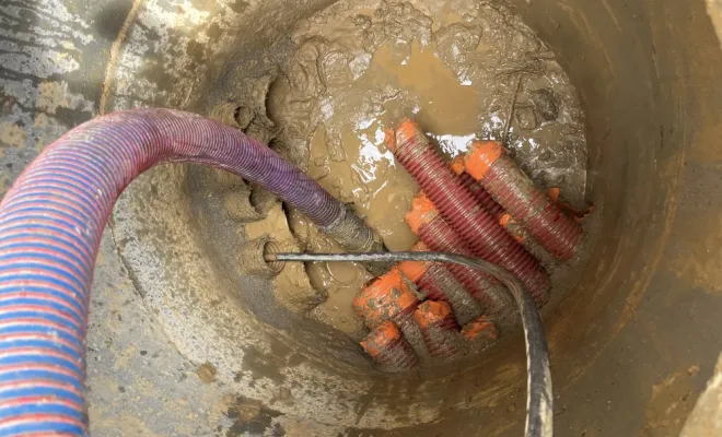 Curage de fourreaux électrique pleins de boue sur un chantier à La verpilliere, Vaulx-Milieu, JP ASSAINISSEMENT