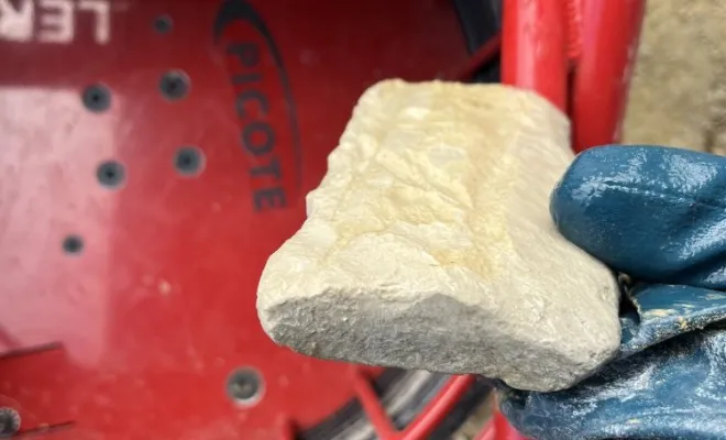 Curage de laitance dans une canalisation eu après chantier avec robot de fraisage à Vaulx-Milieu, Vaulx-Milieu, JP ASSAINISSEMENT