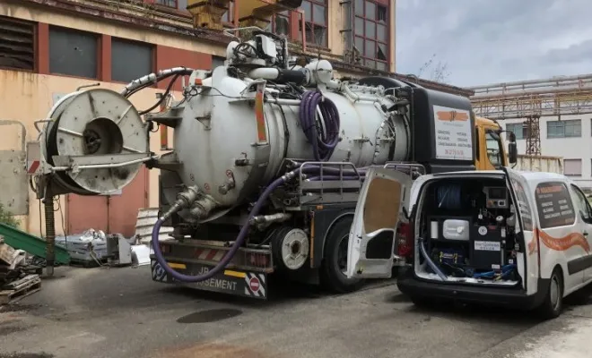 Curage de réseau unitaire diamètre 1000 dans une usine à Feyzin, Vaulx-Milieu, JP ASSAINISSEMENT