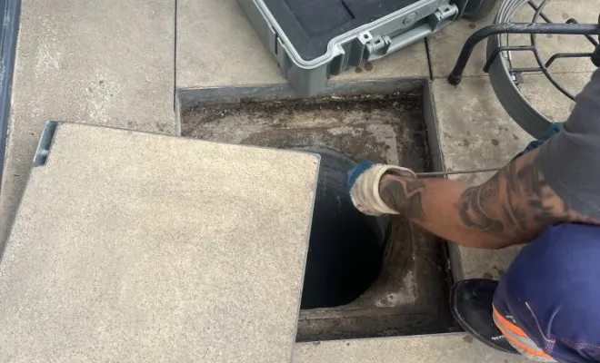 Débouchage canalisation wc et inspection video dans un restaurant à Bourgoin Jallieu, Vaulx-Milieu, JP ASSAINISSEMENT