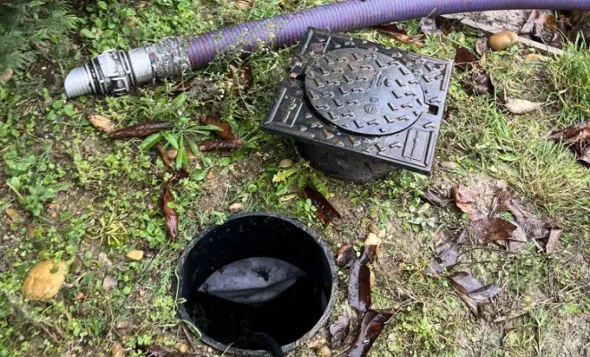 Débouchage d'une arrivée de fosse septique à Chatonnay, Vaulx-Milieu, JP ASSAINISSEMENT