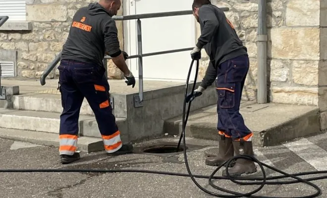 Débouchage groupe scolaire à Vaulx milieu, Vaulx-Milieu, JP ASSAINISSEMENT