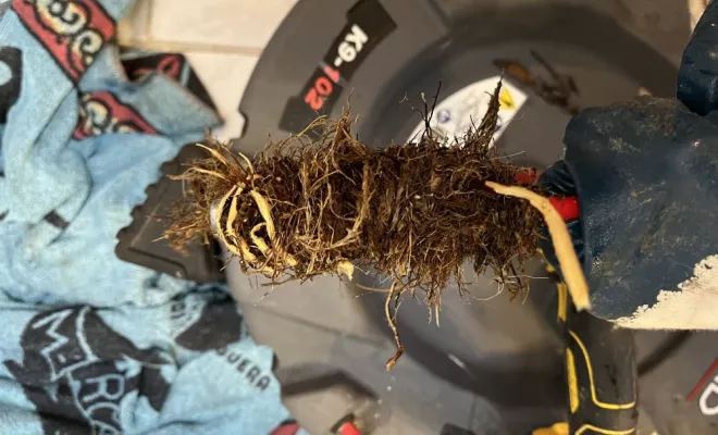 Débouchage mécanique d une canalisation cuisine , racine importante à Bourgoin Jallieu, Vaulx-Milieu, JP ASSAINISSEMENT