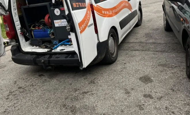 Débouchage wc de restaurant avec mini hydrocureur à Satolas et Bonce, Vaulx-Milieu, JP ASSAINISSEMENT