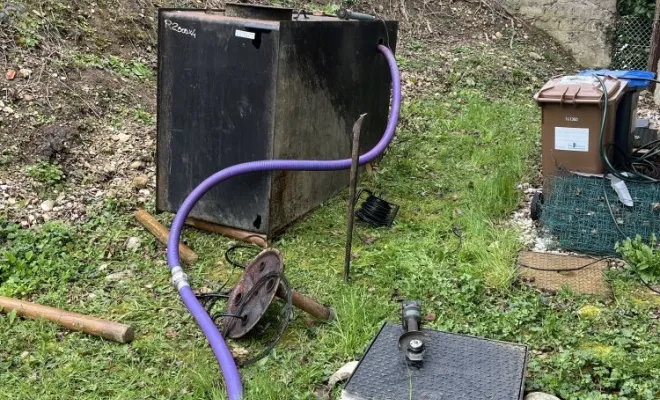 Dégazage , découpe et évacuation d'une cuve a fuel pvc à La Cote Saint André, Vaulx-Milieu, JP ASSAINISSEMENT