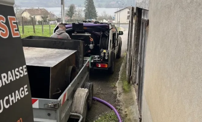 Dégazage , découpe et évacuation d'une cuve a fuel pvc à La Cote Saint André, Vaulx-Milieu, JP ASSAINISSEMENT