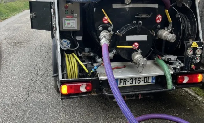 Dégazage , découpe et évacuation d'une cuve a fuel pvc à La Cote Saint André, Vaulx-Milieu, JP ASSAINISSEMENT