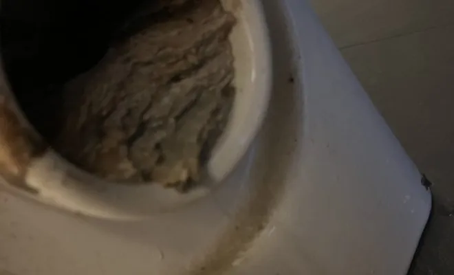 Détartrage d'une canalisation wc avec robot de fraisage à Châtonnay, Vaulx-Milieu, JP ASSAINISSEMENT