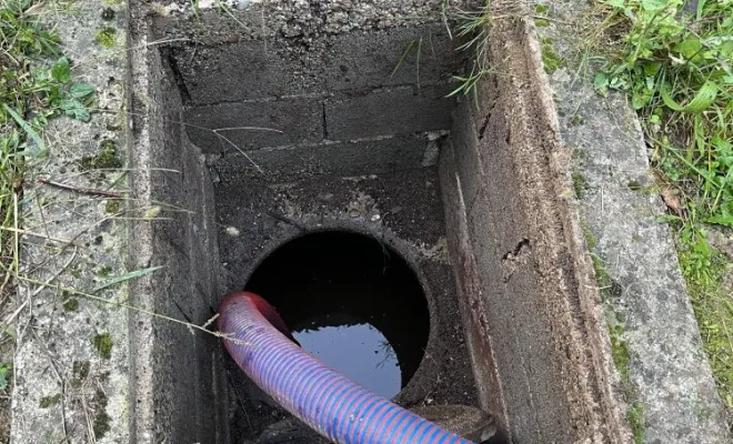 Vidange et nettoyage d'une fosse toutes eaux pour entretien Royas, Vaulx-Milieu, JP ASSAINISSEMENT