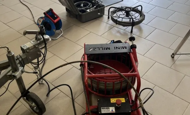 Le détartrage d'une canalisation wc avec robot de fraisage et inspection video à Maubec, Vaulx-Milieu, JP ASSAINISSEMENT