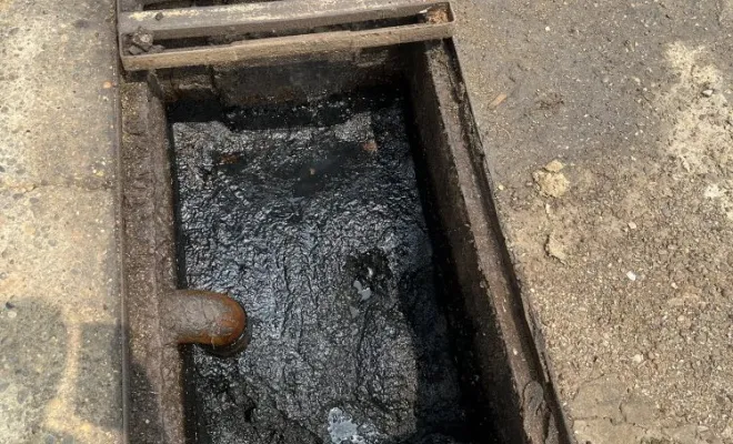 Nettoyage d'une grille eaux pluviales dans une société à Satolas et Bonce, Vaulx-Milieu, JP ASSAINISSEMENT