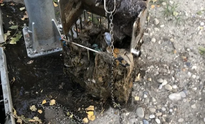 Nettoyage d'un panier dégrilleur de poste de relevage à vienne, Vaulx-Milieu, JP ASSAINISSEMENT