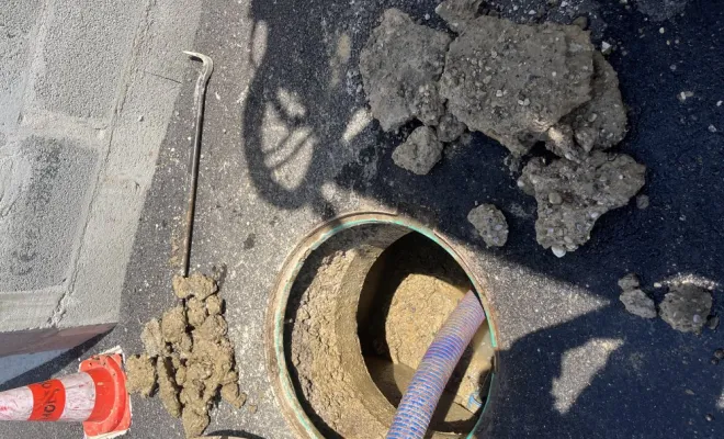 Nettoyage d'un regard compteur d'eau potable pour réparation d'une fuite à Septème, Vaulx-Milieu, JP ASSAINISSEMENT